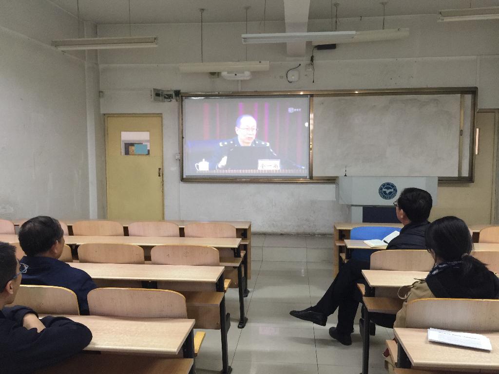 后勤基建党支部组织党员观看金一南教授视频讲座《百年沧桑——从东亚